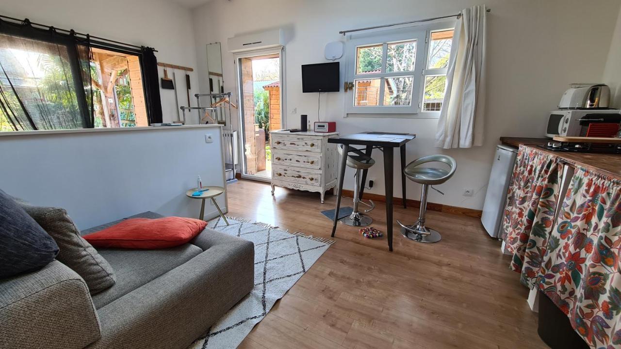 Charmant Logement Avec Parking Apartment Orvault Luaran gambar